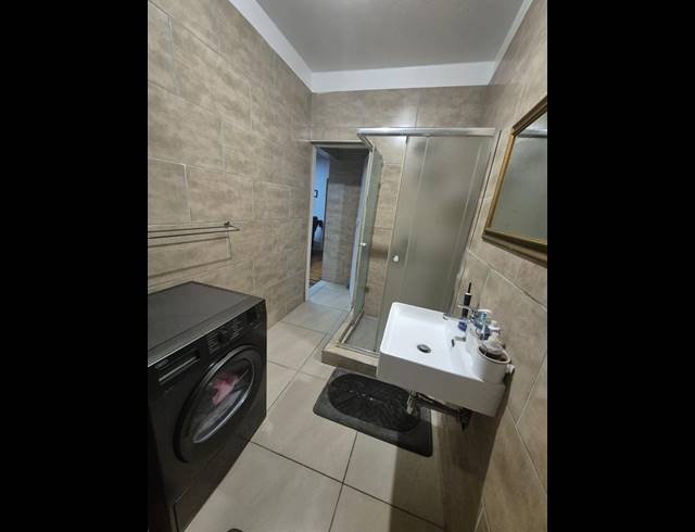 1 BEDROOM APARTMENT FOR SALE IN ESSENWOOD